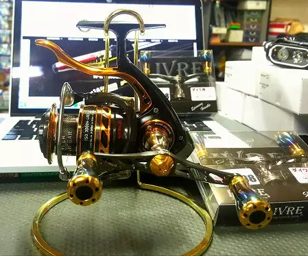 Livre Custom Titanium Double Handle (Gun Metal X Burnt Tip X Gold)- WING 98 (WD-98-FD1 Daiwa Compatible)) 7 Livre Custom Titanium Double Handle (Gun Metal X Burnt Tip X Gold)- WING 98 (WD-98-FD1 Daiwa Compatible)) - Image 7