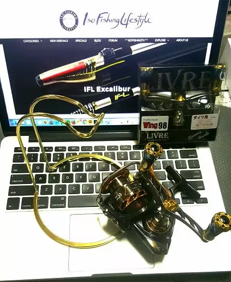 Livre Custom Titanium Double Handle (Gun Metal X Burnt Tip X Gold)- WING 98 (WD-98-FD1 Daiwa Compatible)) 8 Livre Custom Titanium Double Handle (Gun Metal X Burnt Tip X Gold)- WING 98 (WD-98-FD1 Daiwa Compatible)) - Image 8